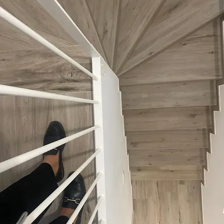 Lab Apartment *